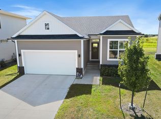 2965 Indigo Ln, Pella, IA 50219