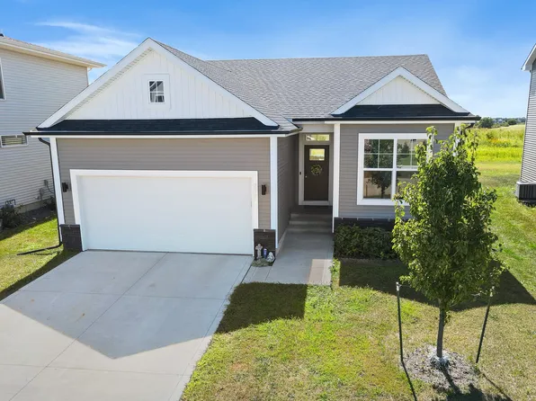 2965 Indigo Ln, Pella, IA 50219