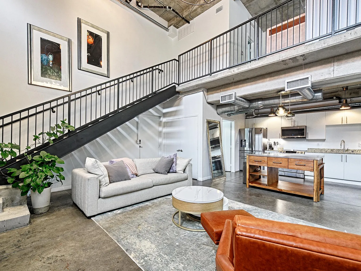 1001 Belleview St — Photo 3