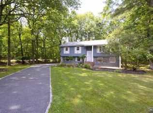 120 Woodland Ave, Allendale, NJ 07401