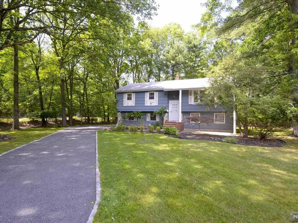 120 Woodland Ave, Allendale, NJ 07401