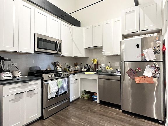 2nd image of 4601 N Paulina St #406