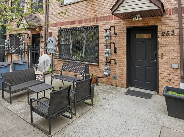 253 Cornelia St APT 1, Brooklyn, NY 11221