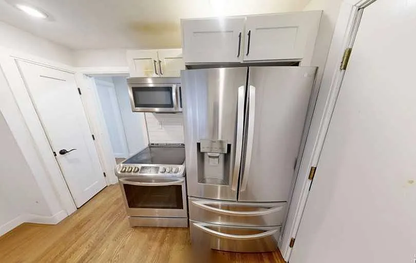 3 bed, 1.5 bath, $4,575 — Photo 3