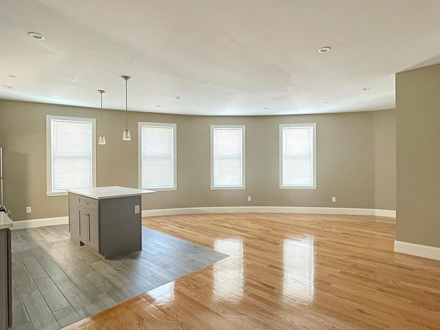 2 bed, 945 sqft, $2,800 — Photo 3