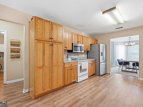 3rd image of 918 Teepee Way