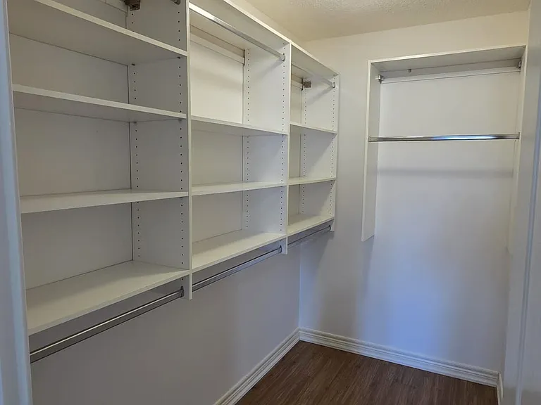 2030 Bur Oak Ave — Photo 24