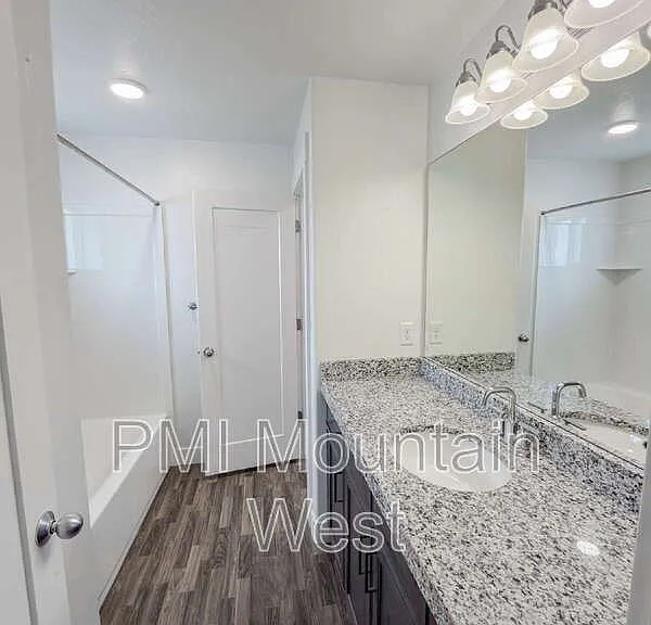 4924 E Breezy Patch Rd — Photo 12