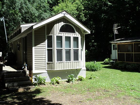 3rd image of 2481 N Miltona Dr NE