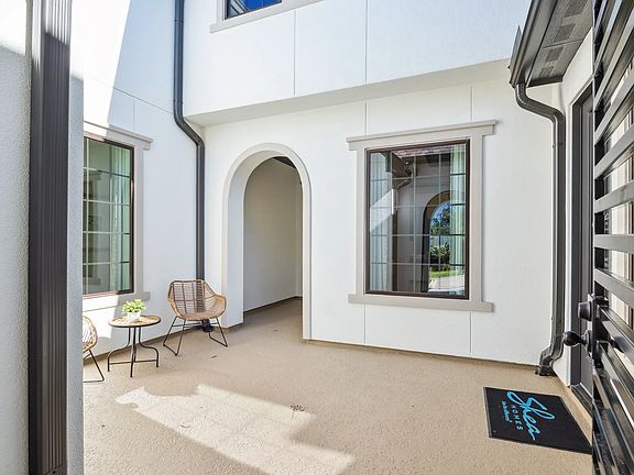 Plan 6020 courtyard - staged