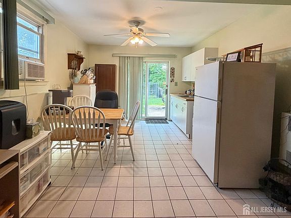5th image of 770 Adams Ln
