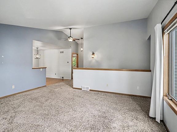 4th image of 2211 Wood View Dr