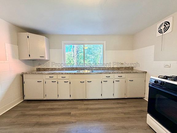 2nd image of 1360 Herman St #1