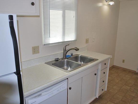5th image of 451 Dela Vina Ave APT 201
