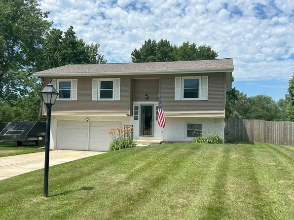 2140 Bedford Rd, Freeport, IL 61032