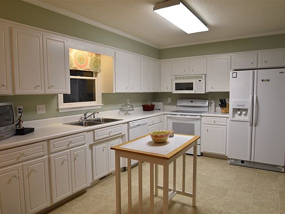 5th image of 16 Dorchester Dr