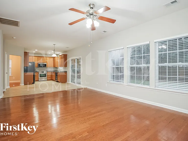 5265 Stonewall Dr — Photo 4