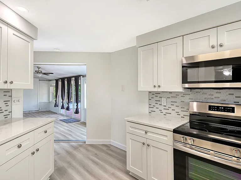2512 Post Rd — Photo 14