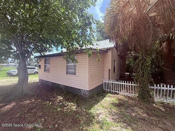 3rd image of 108 S Palm Ave