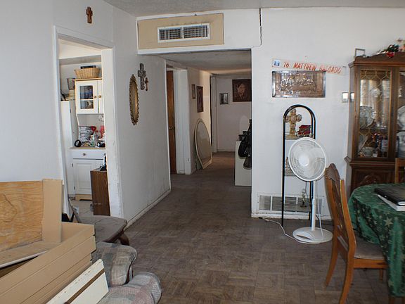 5th image of 556 Carol St