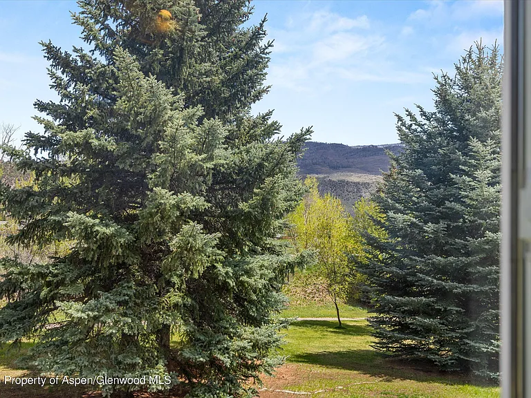 382 Summit Dr — Photo 14