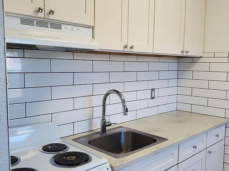 810 NE Couch St — Photo 6