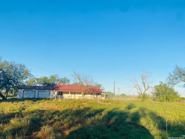 4490 W FM 117, Dilley, TX 78017