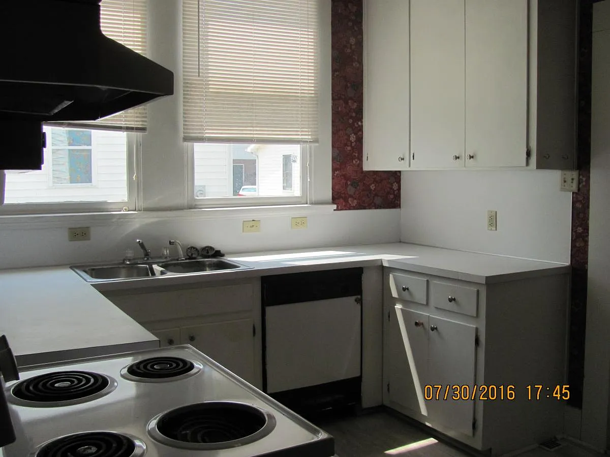 2 bed, 1.5 bath, 1100 sqft, $1,250 — Photo 3