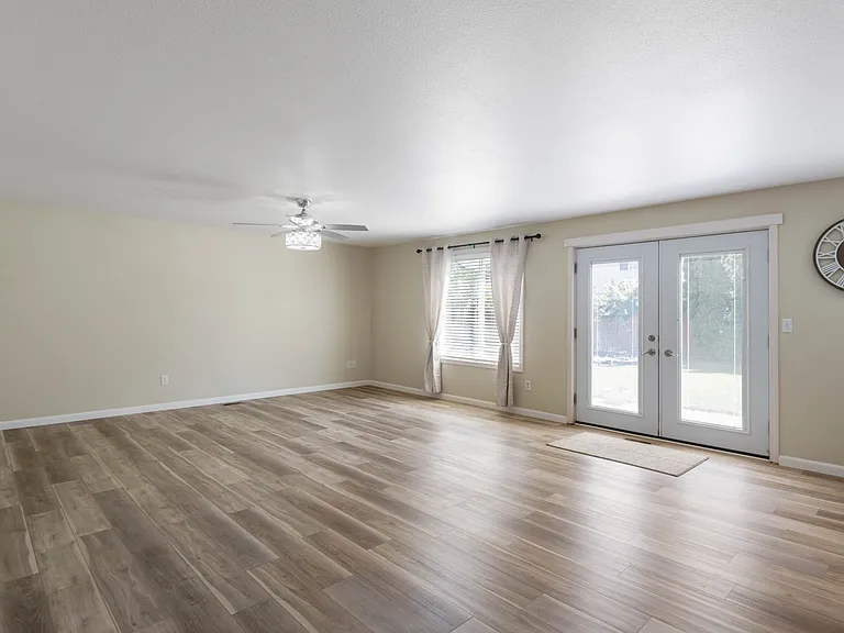 9104 Jersey Dr — Photo 15