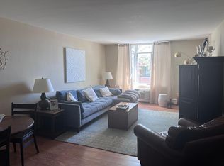 580 N Bank Ln #35, Lake Forest, IL 60045