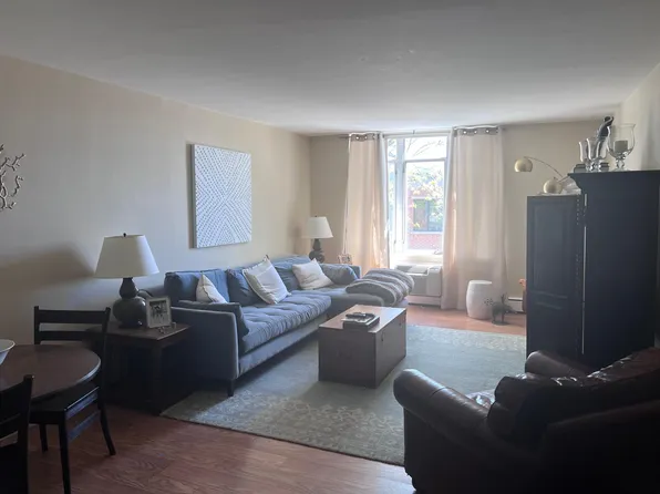 580 N Bank Ln #35, Lake Forest, IL 60045