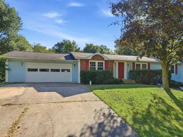 2906 S Woodland Trl, Warsaw, IN 46580