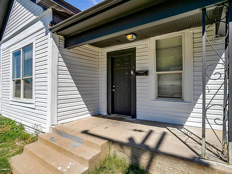 712 W Butler St — Photo 2