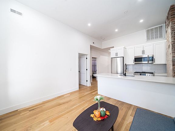 5th image of 27 Corbin Ave APT 6