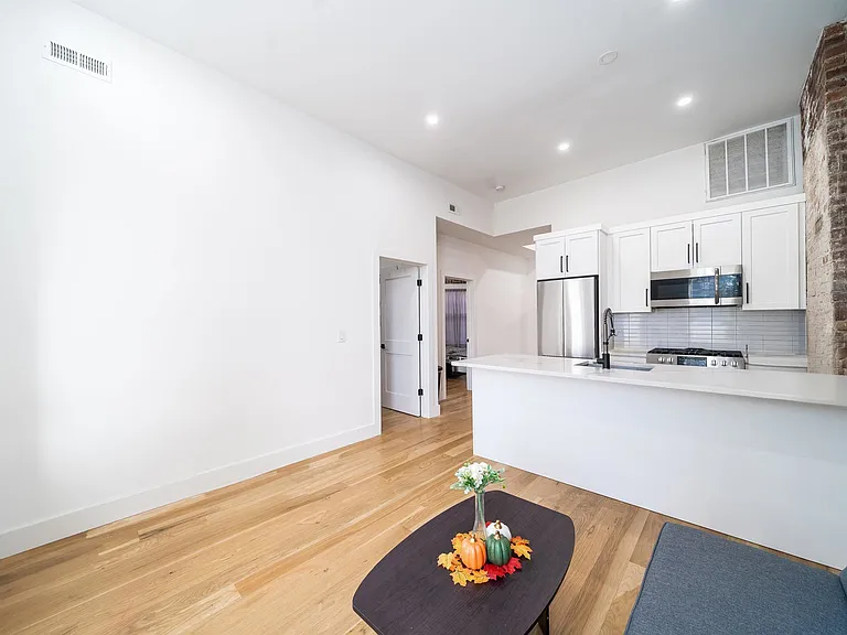 27 Corbin Ave #6 — Photo 5