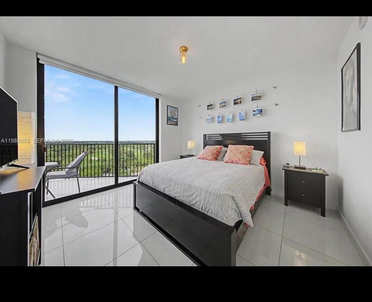 3 bed, 1052 sqft, $3,500 — Photo 3