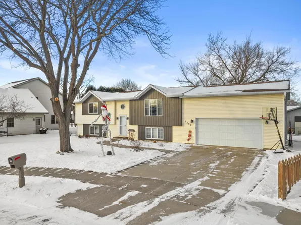 1350 Fireside CIRCLE, Oshkosh, WI 54901