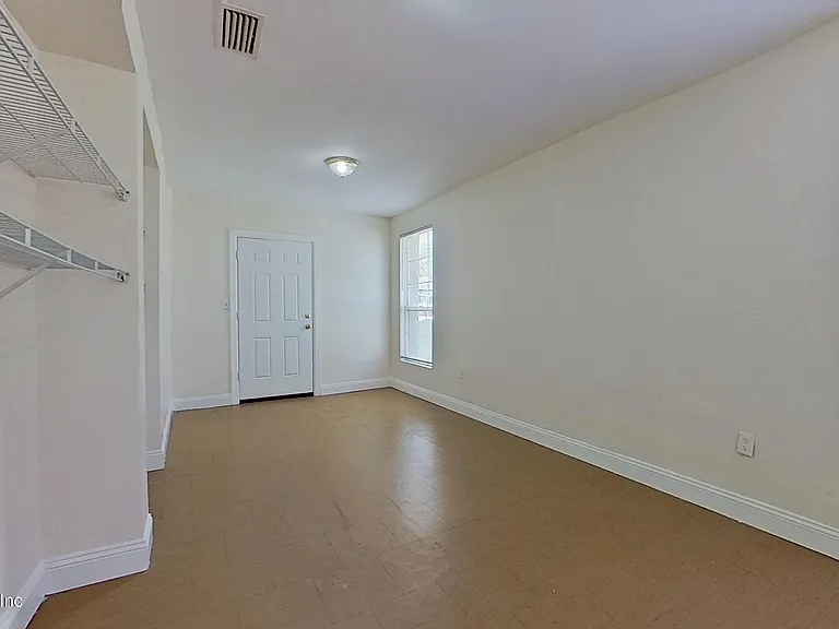 1049 Pippin St #B — Photo 10