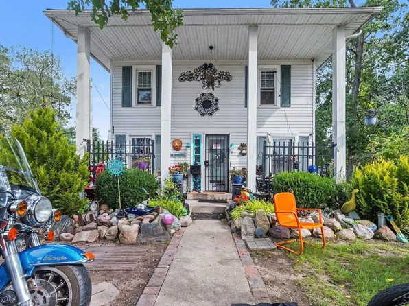 11175 E Shore Dr, Delton, MI 49046