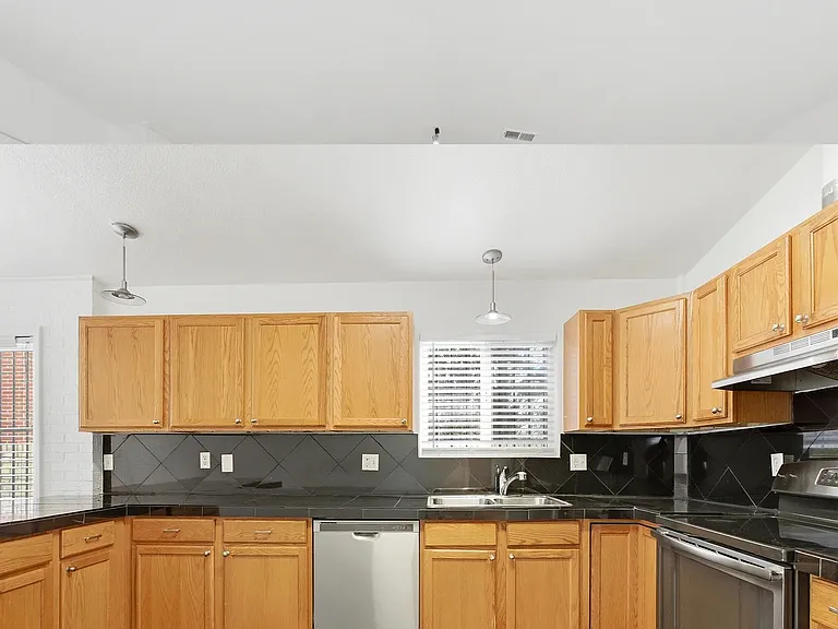 3921 E 26th Avenue Pkwy — Photo 11