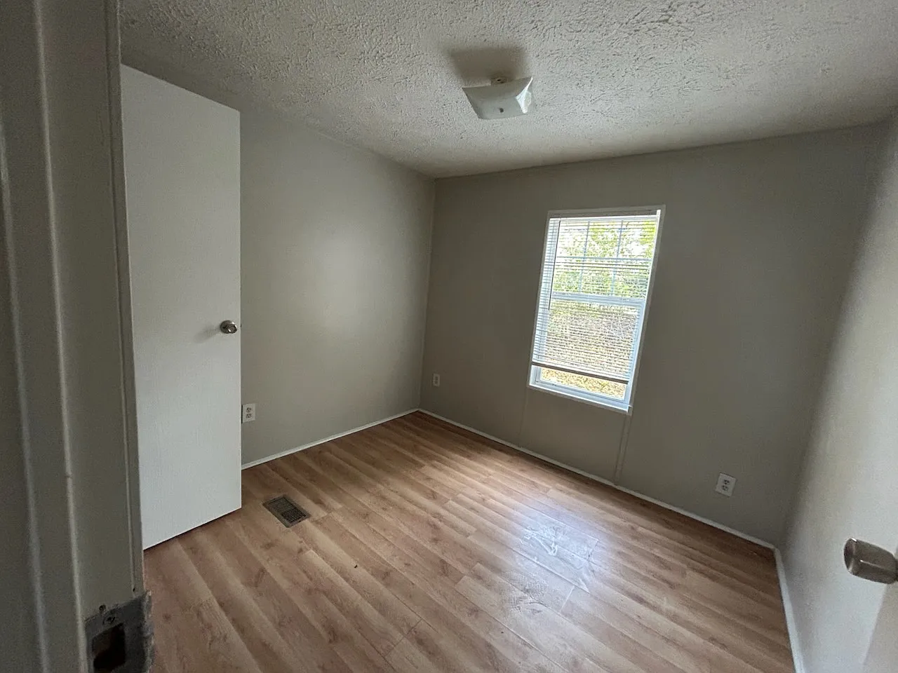 3 bed, $959 — Photo 3