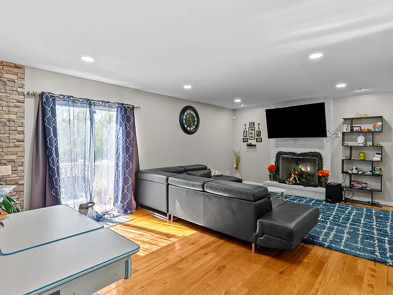 1528 Woodroyal East Dr — Photo 7