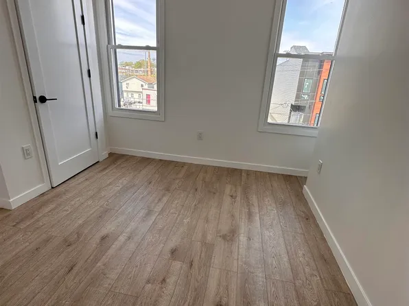 118 Van Horne Street image 7 of 9