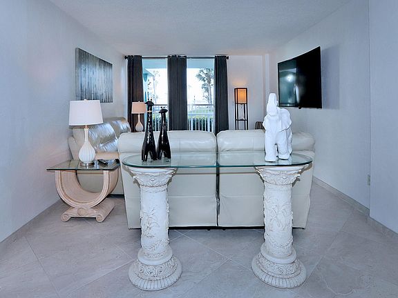 4th image of 2727 N Atlantic Ave #1100