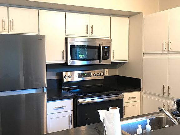 3rd image of 804 Cascade Ct
