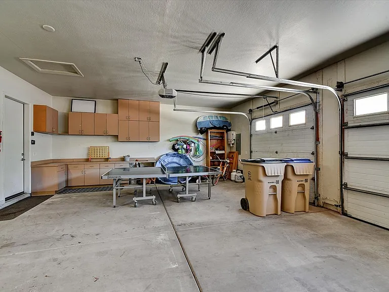412 E Yearling Rd — Photo 27