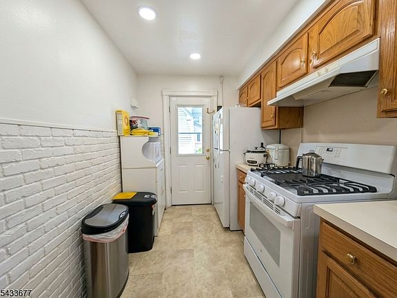 4th image of 1255 Tuxedo Sq