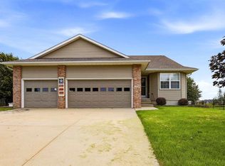 1320 Doe Run Dr, North Liberty, IA 52317