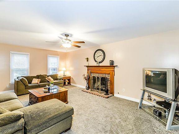 5th image of 5213 Fairlake Ln