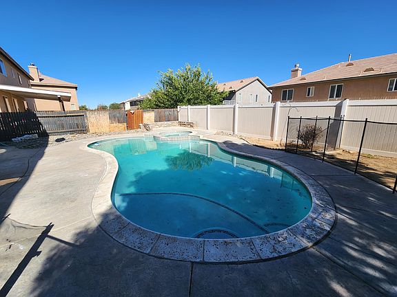 5th image of 13754 Dove Ct